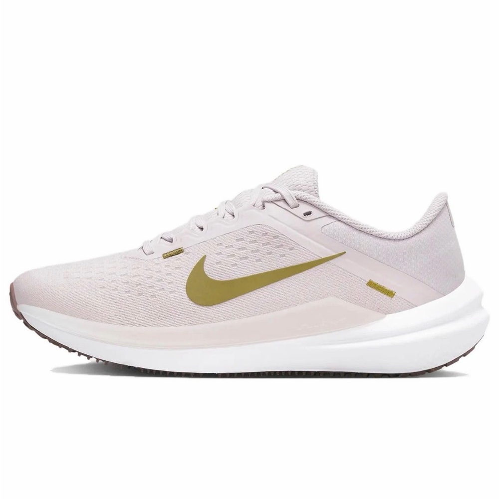 Nike‎ Women's Athletic Shoes in Dust Pink and Gold
